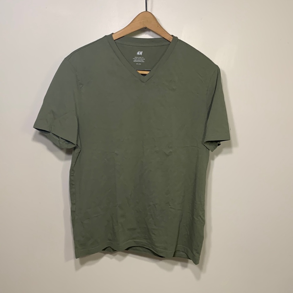 H&M Olive Green Mens V-neck T-shirt size L